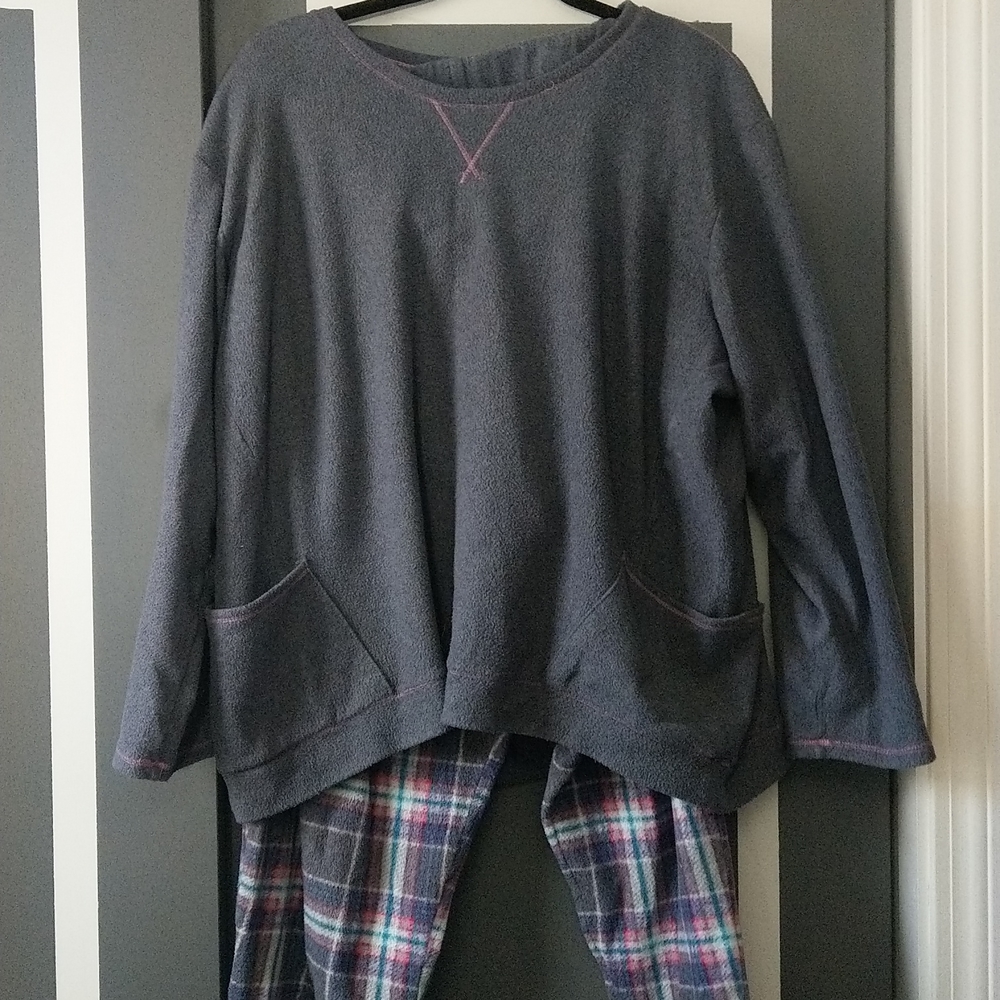 Cuddl Duds Fleece Pajama Set